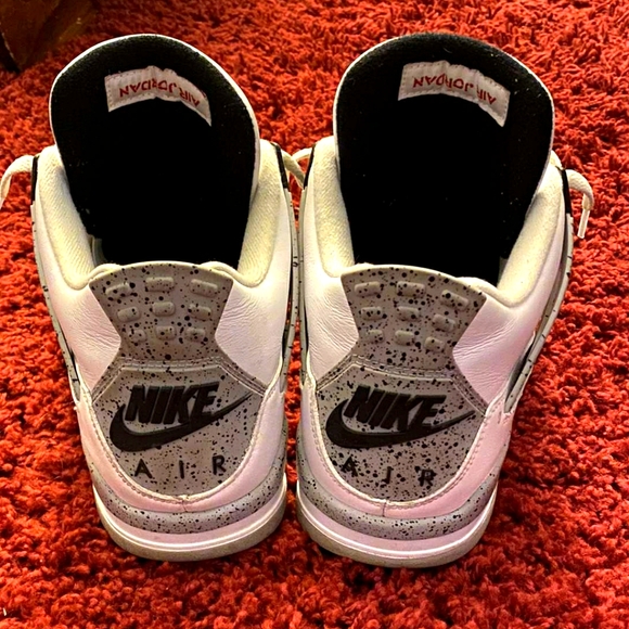 Athletic_Shoes